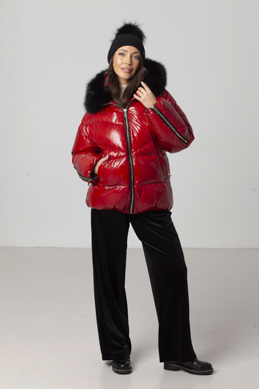 Czerwona kurta Sissi marki Flo&Clo z futrzanym obszyciem