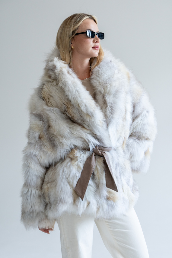 Futro z naturalnego lisa w odcieniach beżu