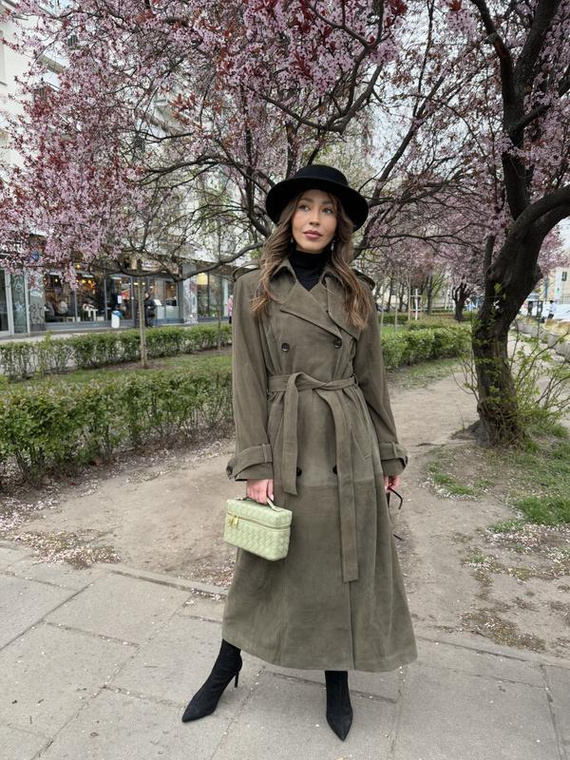 Oliwkowy płaszcz ze skóry zamszowej