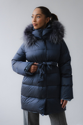 Granatowa kurtka marki Flo&Clo z futrzanym obszyciem