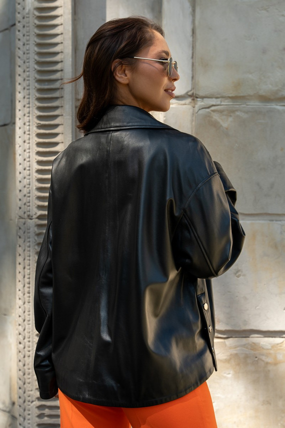 Skórzana ramoneska damska o lużnym kroju w kolorze czarnym