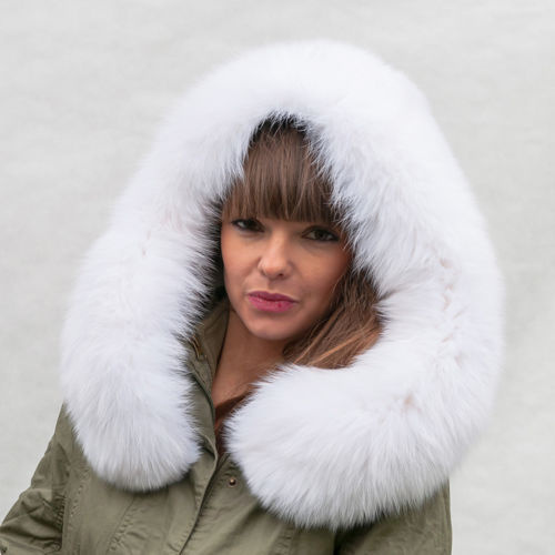 Futrzane obszycie na kaptur z naturalnego futra lisa.
