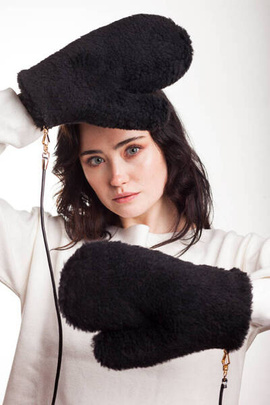 Czarne wełniane rękawiczki