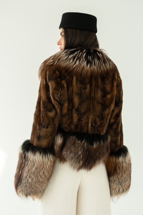 Stylowe krótkie brązowe futro z norek i lisa