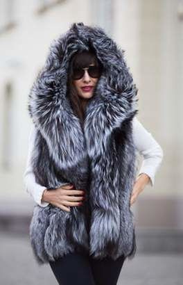 Futrzana kamizelka z naturalnego futra lisa srebrnego - grzbiety