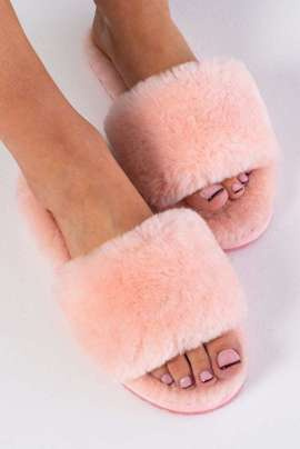 Różowe kapcie z naturalnym kożuszkiem