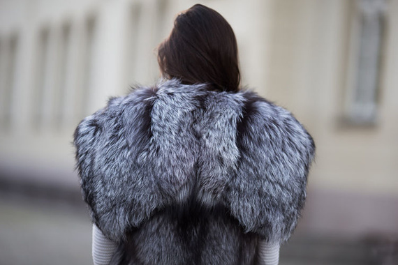 Futrzana kamizelka z naturalnego futra lisa srebrnego - grzbiety