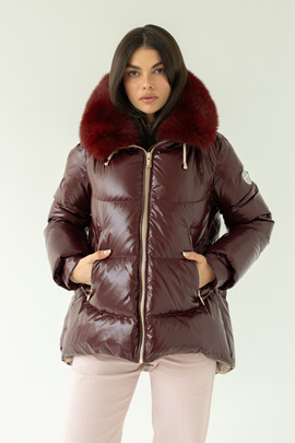 Bordowa włoska kurtka puchowa marki Flo&Clo z kapturem i futrzanym wykończeniem
