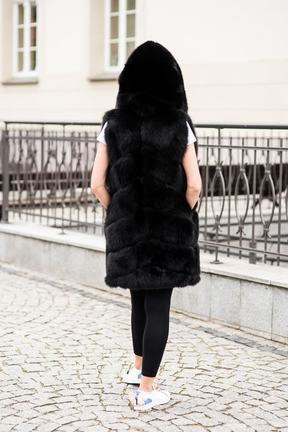 Futrzana kamizelka z naturalnego futra lisa w kolorze czarnym