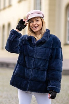 Granatowe futro z grzbietów norek