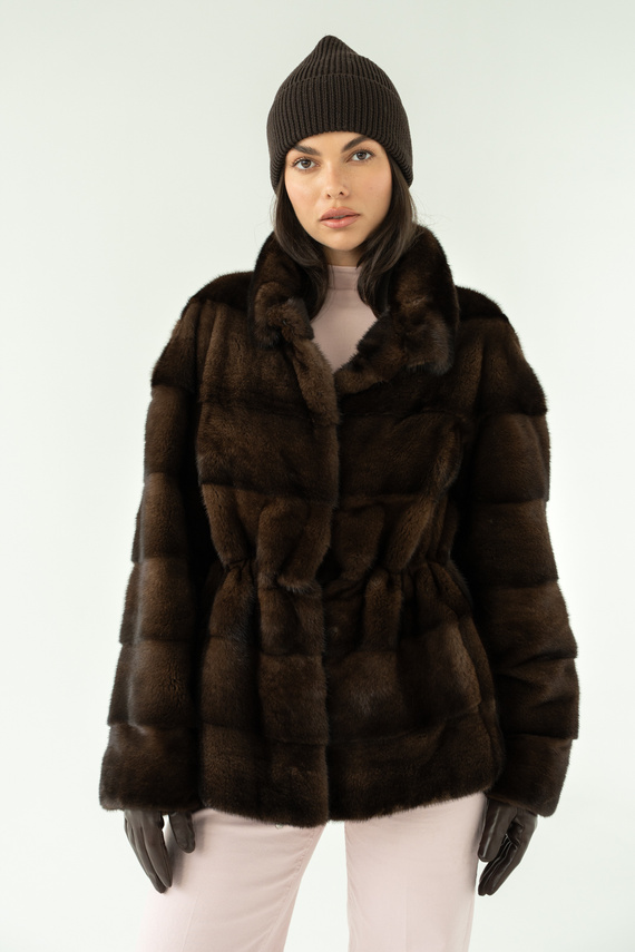 Brązowe futro z naturalnych norek