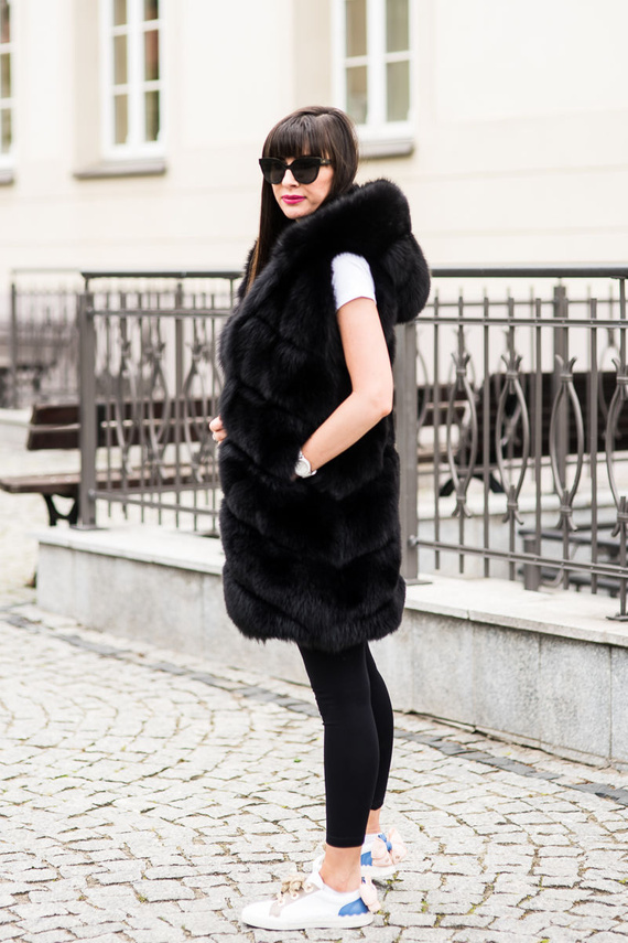 Futrzana kamizelka z naturalnego futra lisa w kolorze czarnym