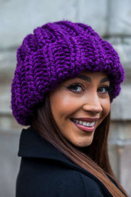 Indigo ręcznie robiona czapka wełniana