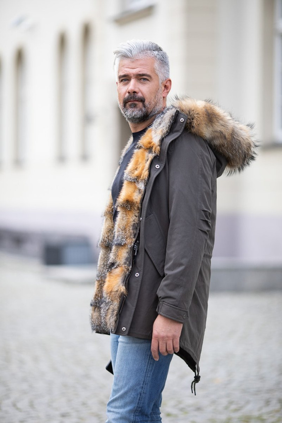 Kurtka męska typu parka ocieplana naturalnym futrem lisa argentyńskiego.