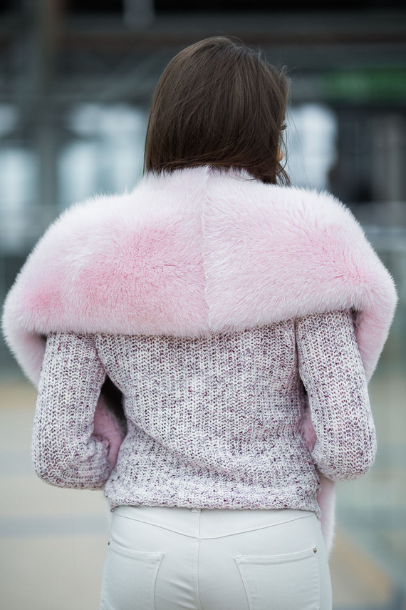 Etola z naturalnego futra lisa farbowanego na kolor pudrowy róż