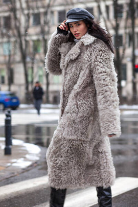 Szary kożuch ze skór merynosów