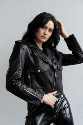 Czarna skórzana ramoneska edycja limitowana