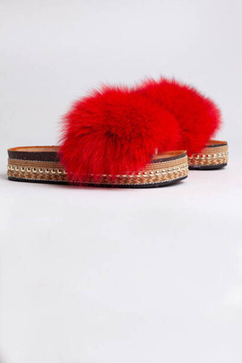 Czerwone klapki z naturalnym futrem lisa