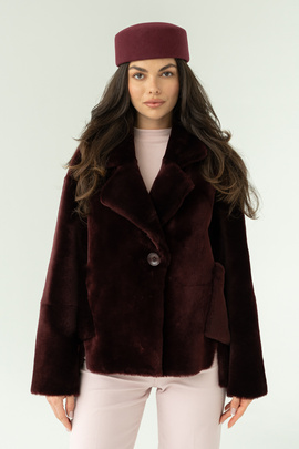 Bordowy kożuch damski ze skór jagnięcych typu merino