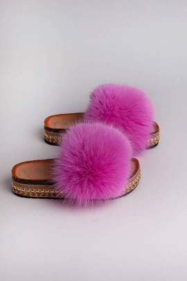 Różowe klapki damskie z naturalnym futrem lisa