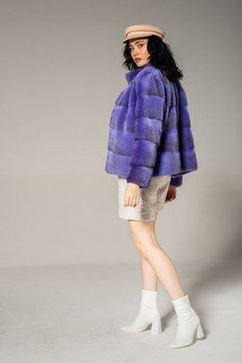 Lawendowe futro z grzbietów norek