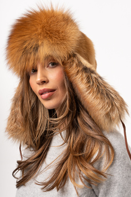 Ruda czapka typu papacha z naturalnego futra lisa