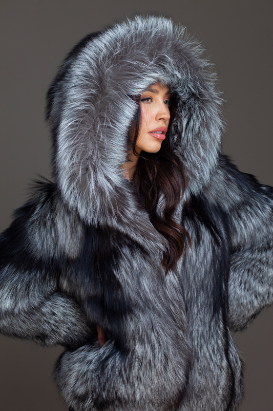 Futro z kapturem z naturalnego lisa srebrnego