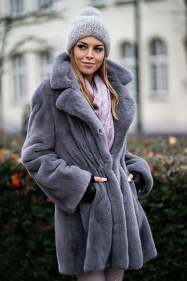 Futro z norek naturalnych - grzbiety, kolor szafirowy.