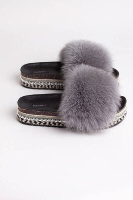 Szare klapki damskie z naturalnym futrem lisa