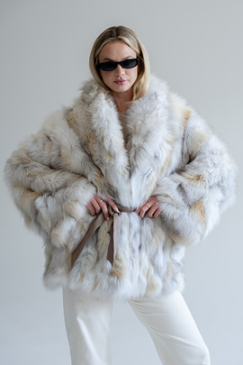  Futro z naturalnego lisa w odcieniach beżu