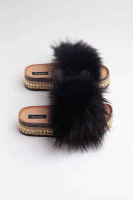 Czarne klapki damskie z naturalnym futrem jenota - edycja limitowana