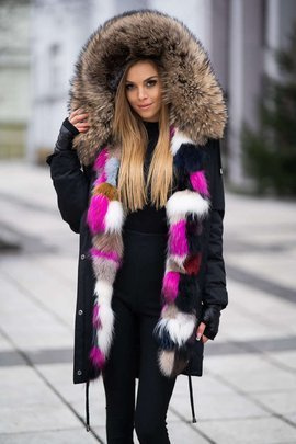 Kurtka damska typu parka z naturalnym futrem lisa.