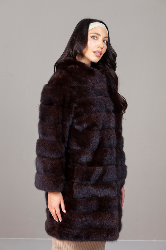Brązowe futro z rosyjskich soboli barguzińskich