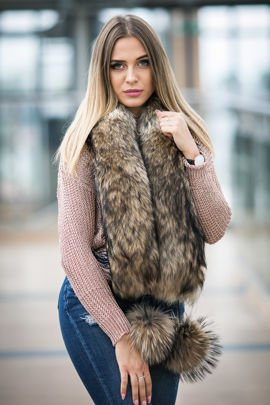 Kołnierz z naturalnego futra z jenota.