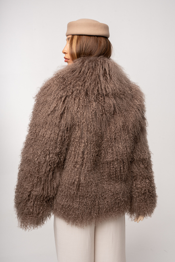 Brązowe futro z lamy