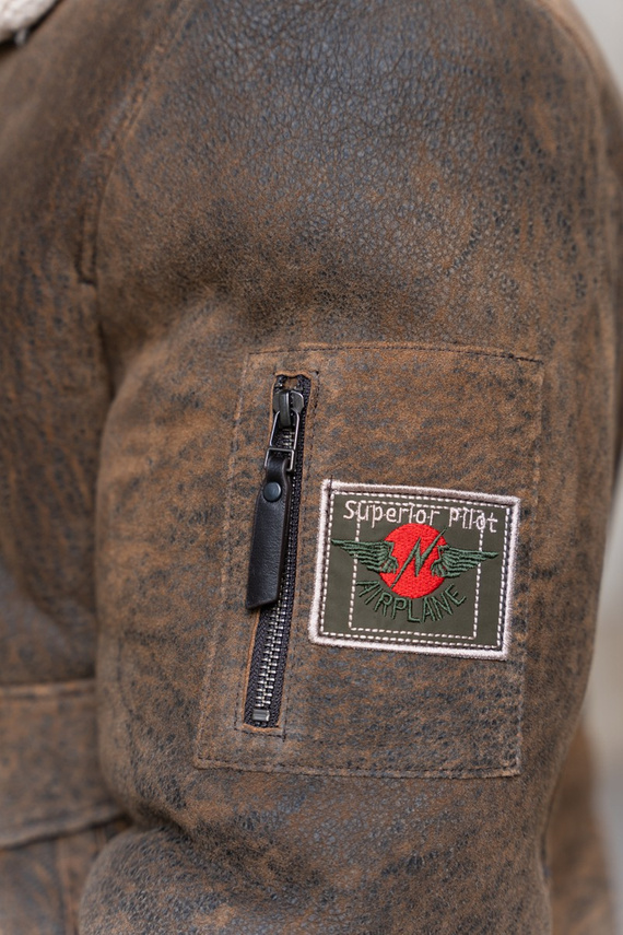 Brązowy kożuch typu pilotka 