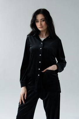 Czarny  welurowy dres o kroju klasycznego garnituru