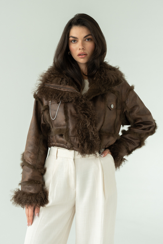 Krótkie futerko z królika w kolorze czekoladowego brązu