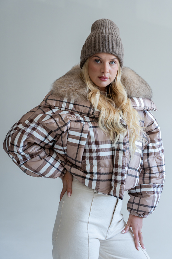 Włoska kurtka puchowa w kratę marki Flo&Clo z futrzanym obszyciem