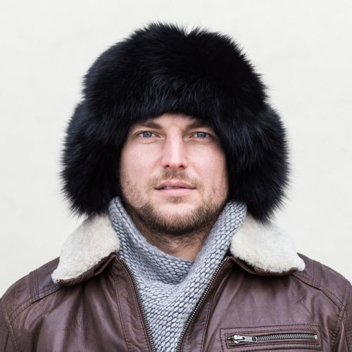 Papacha z lisa w kolorze czarnym