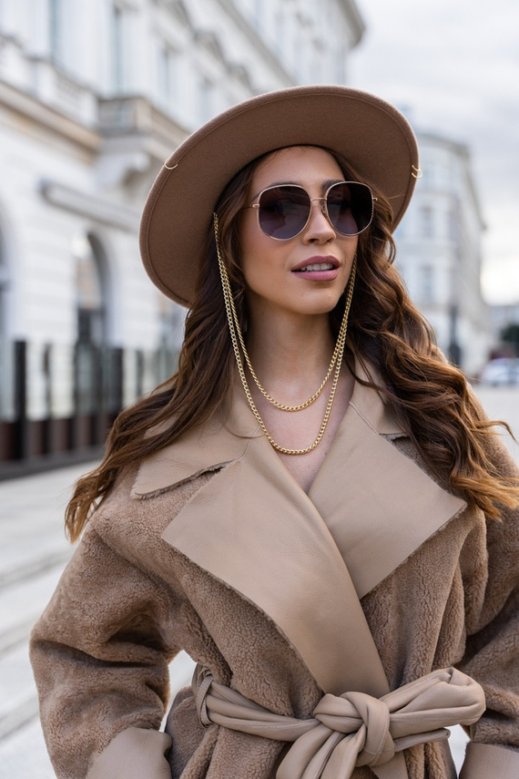 Beżowy dwustronny kożuch damski