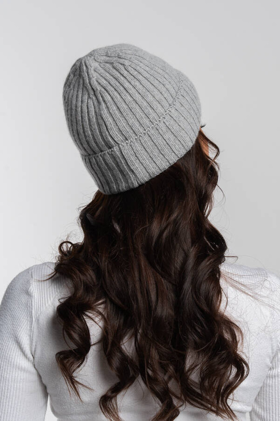 Kaszmirowa czapka w kolorze szarym