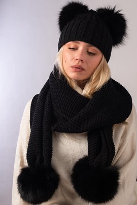 Czarny komplet wełniany szalik oraz czapka z pomponami z futra lisa