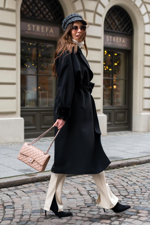 Czarny płaszcz z kaszmiru i wełny z dodatkiem norki