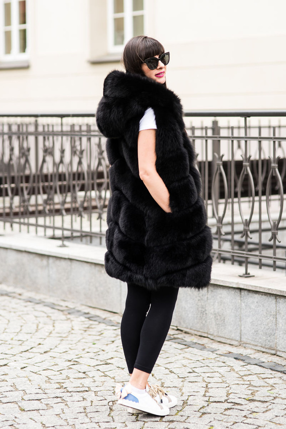 Futrzana kamizelka z naturalnego futra lisa w kolorze czarnym