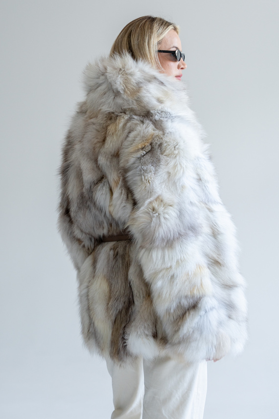 Futro z naturalnego lisa w odcieniach beżu