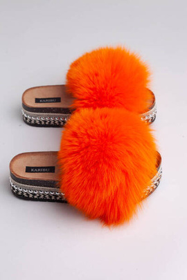 Pomarańczowe klapki z naturalnym futrem lisa