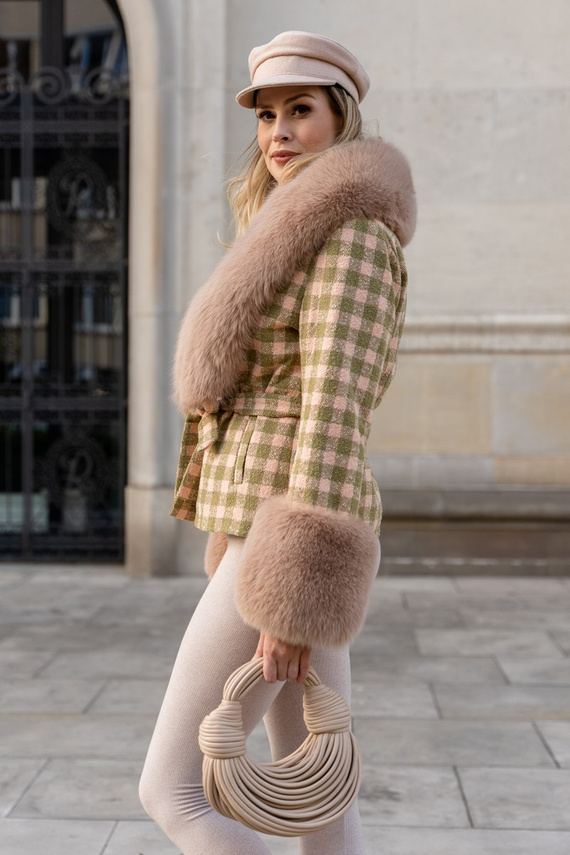 Wełniany żakiet z futrzanym obszyciem w odcieniach różu