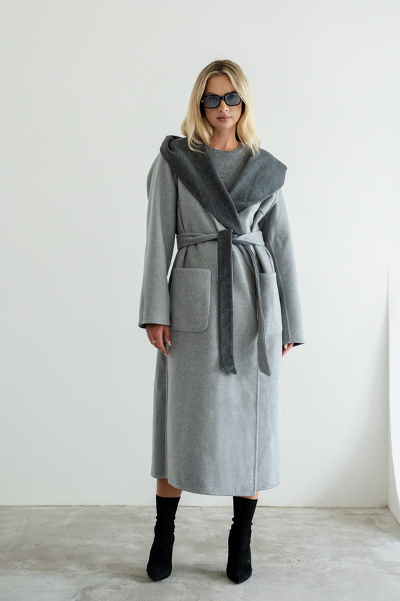 Kaszmirowy dwustronny płaszcz w kolorze szarym