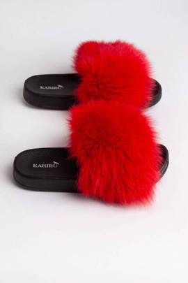 Czerwone klapki z naturalnym futrem z lisa